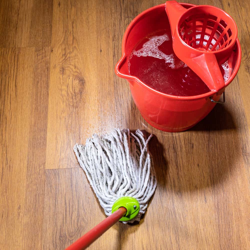can i use water in my laminate floor
