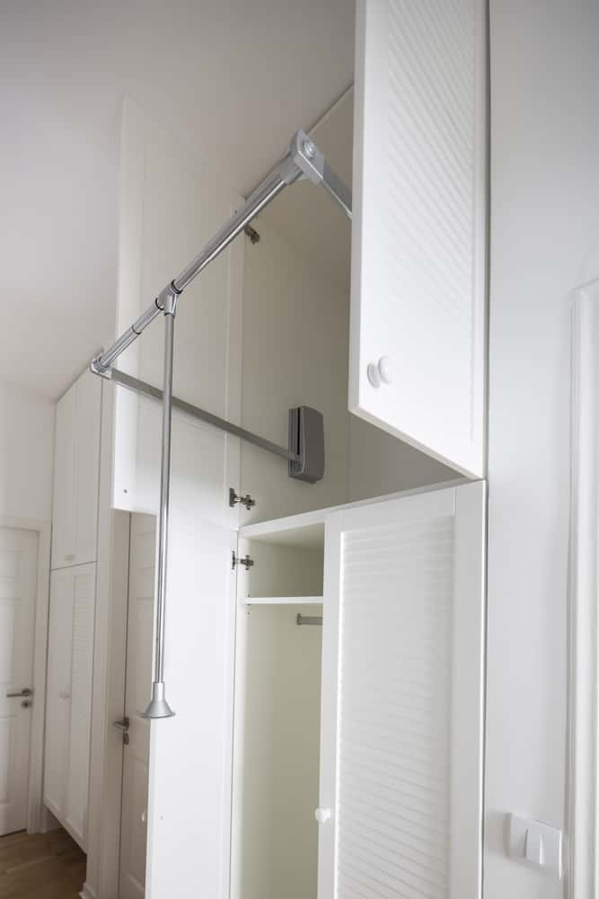 garment lift with a pull-down system