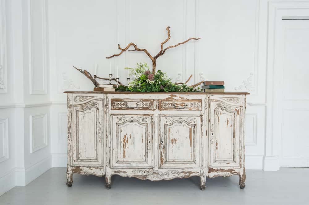chalk paints for furniture