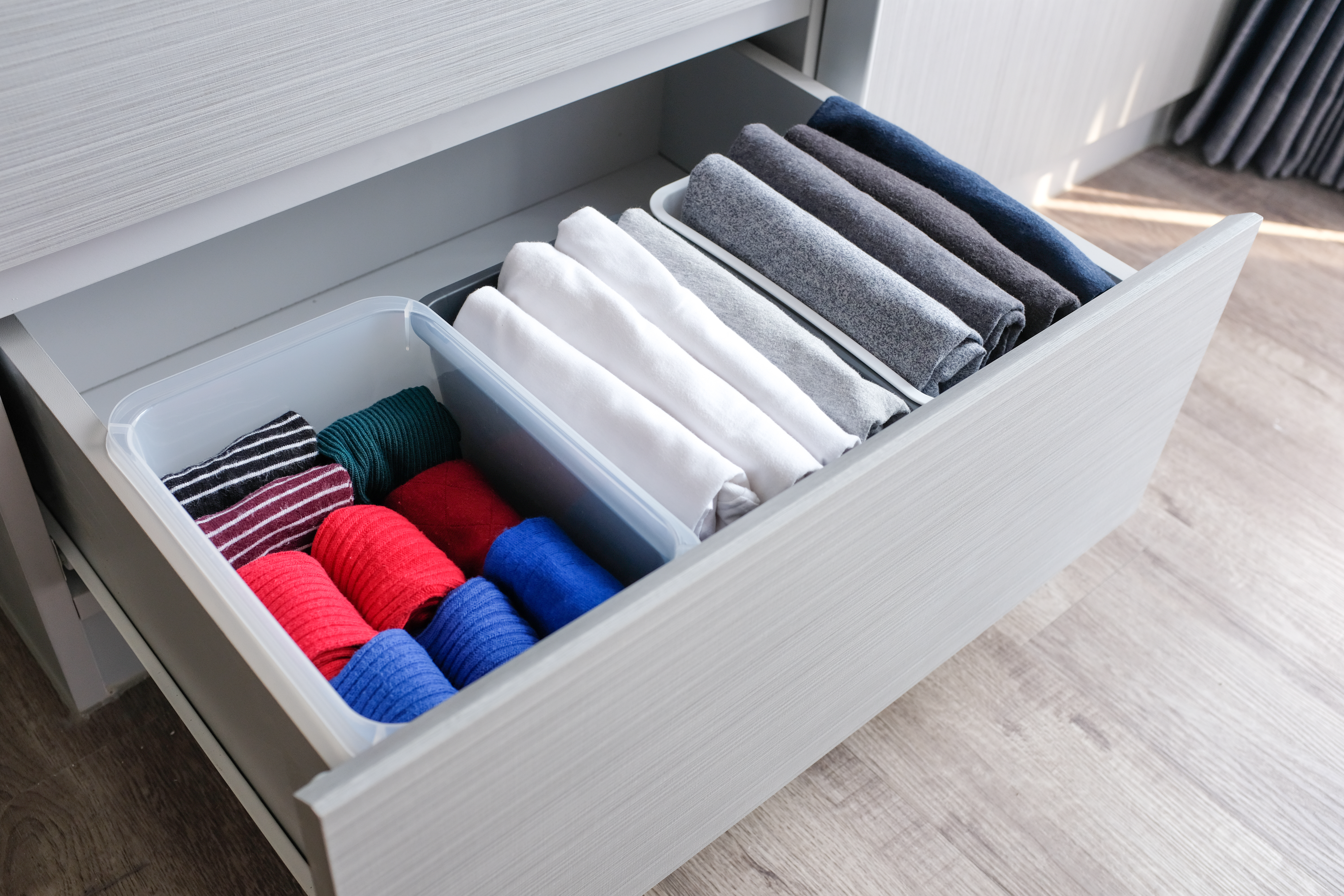organize drawers and wardrobes