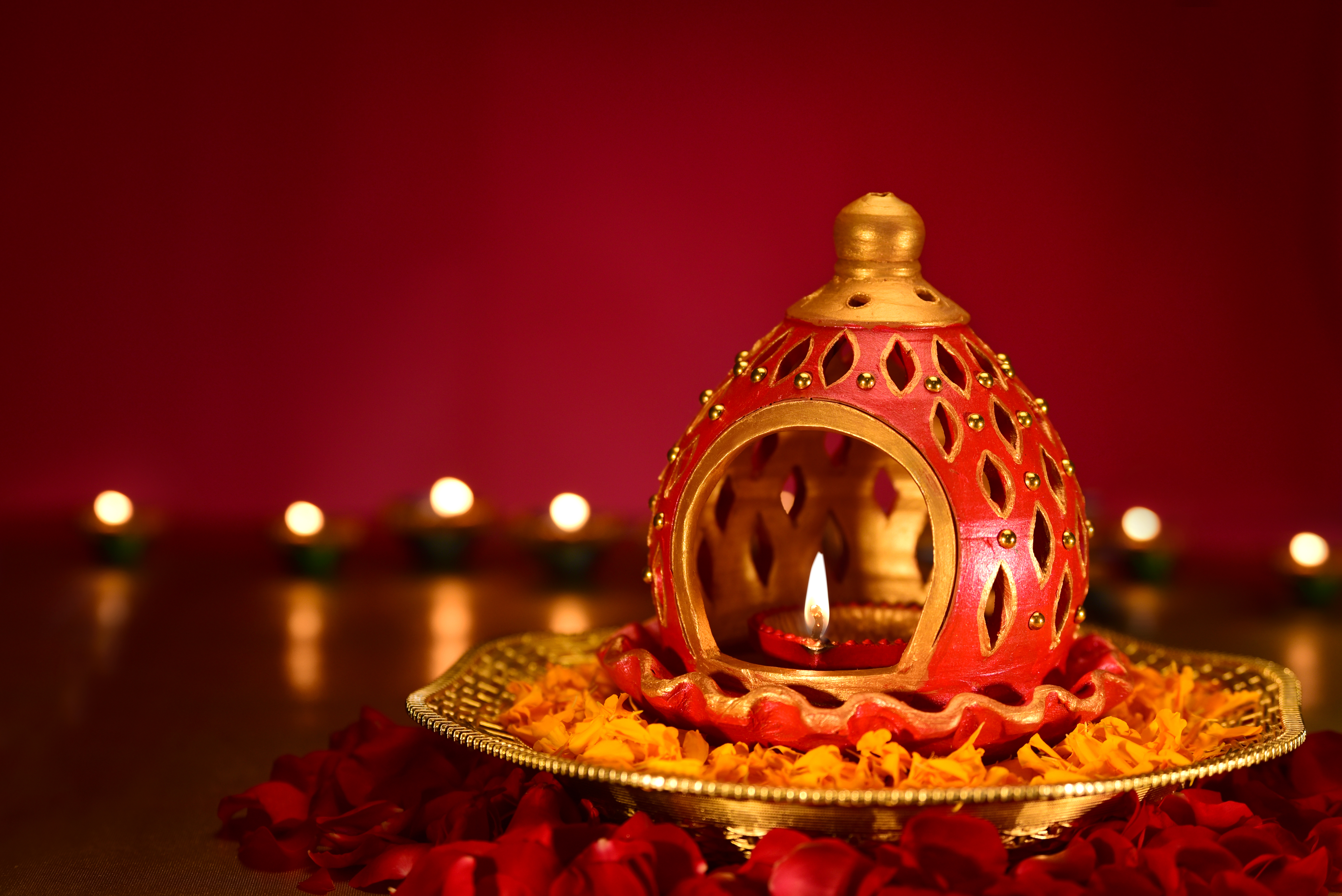 lights and diyas for holi