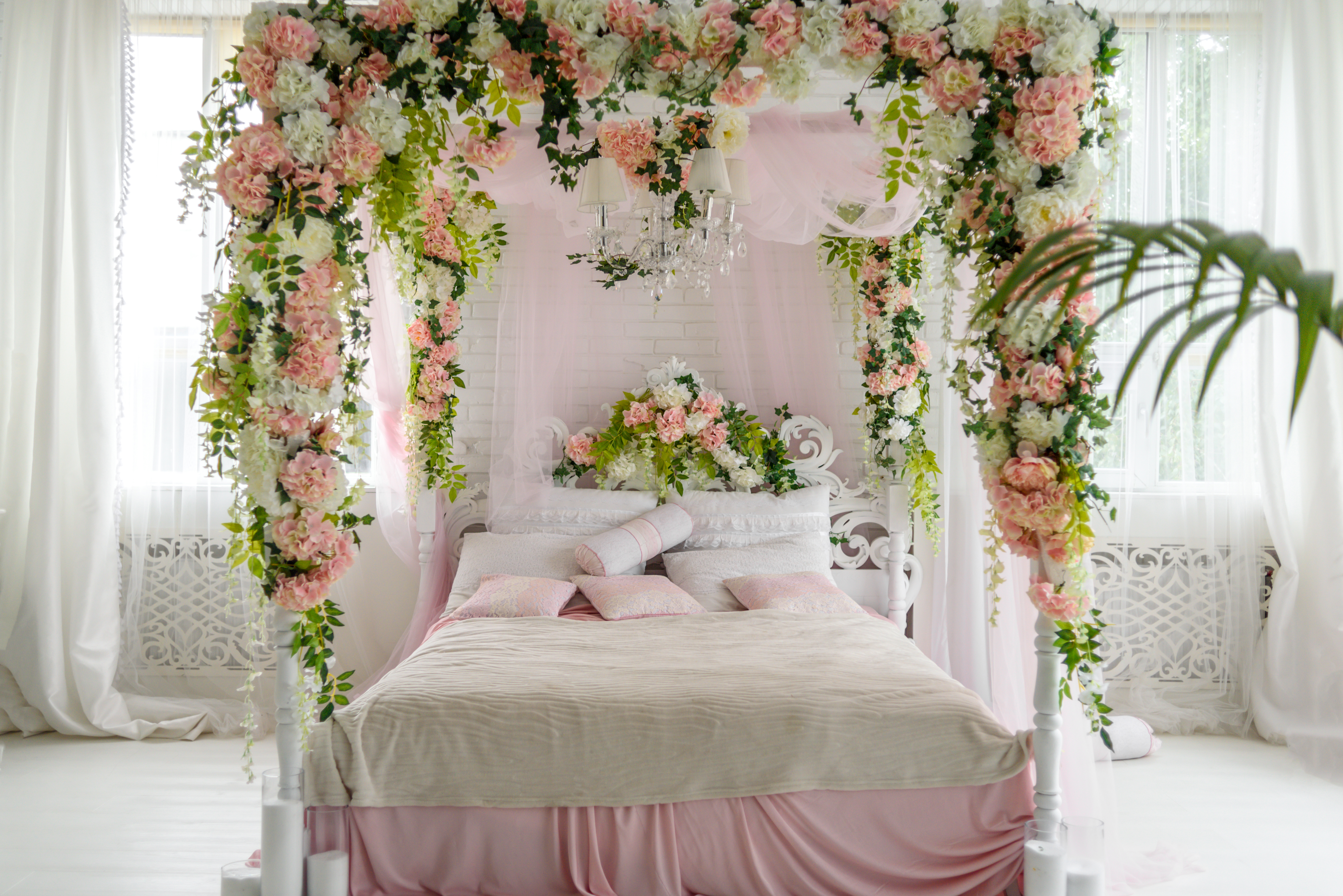 bedroom Floral decoration for couples