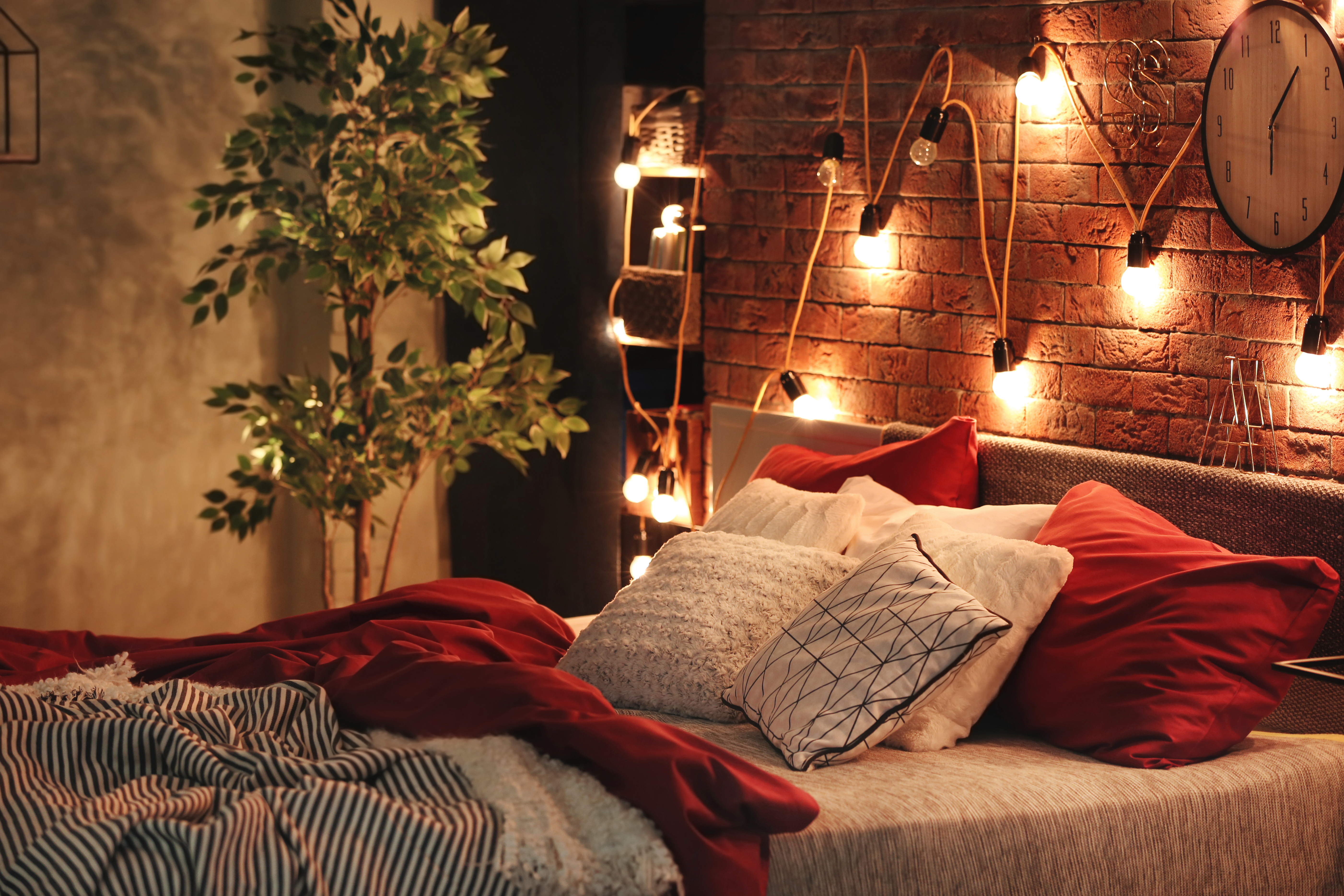 Romantic bedroom decor