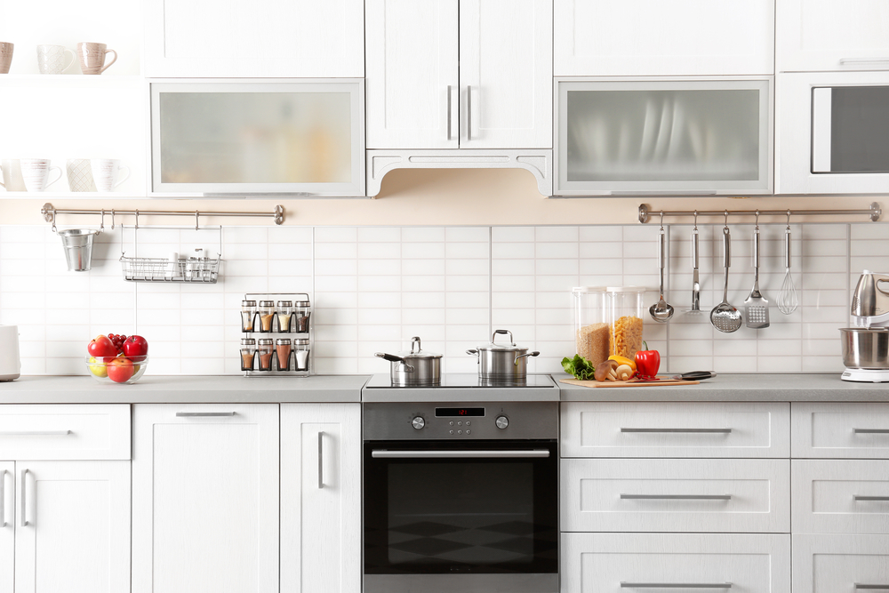 White aluminium kitchen cabinet shutter with frosted glass finish