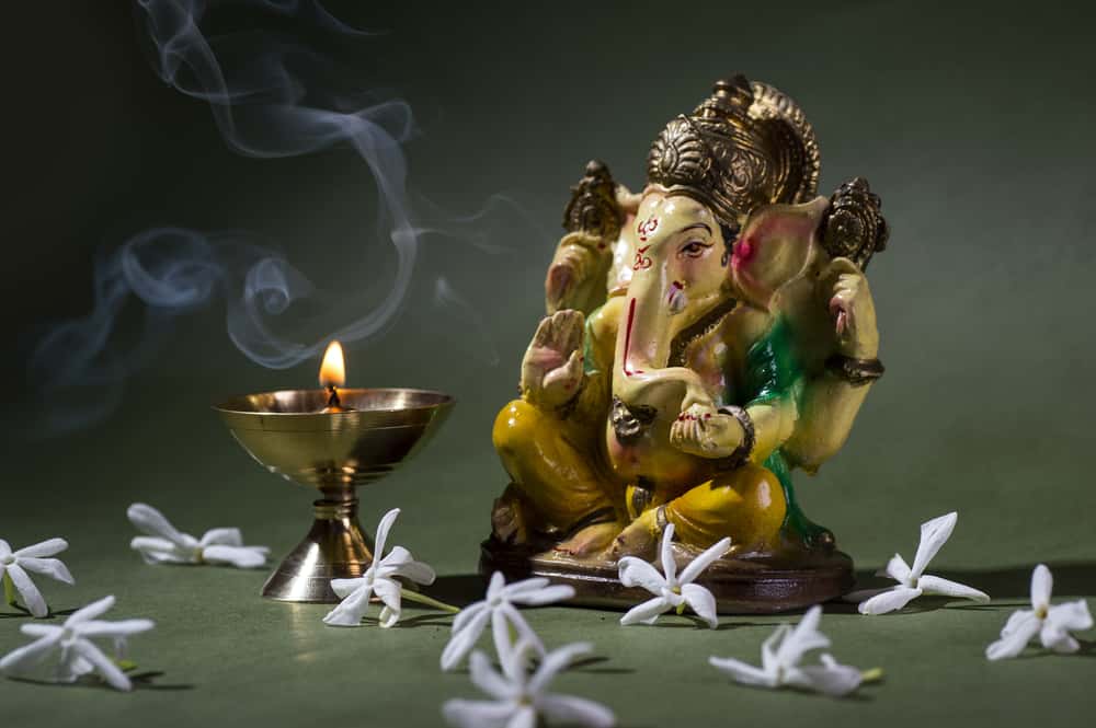placing idols and photos as per vastu