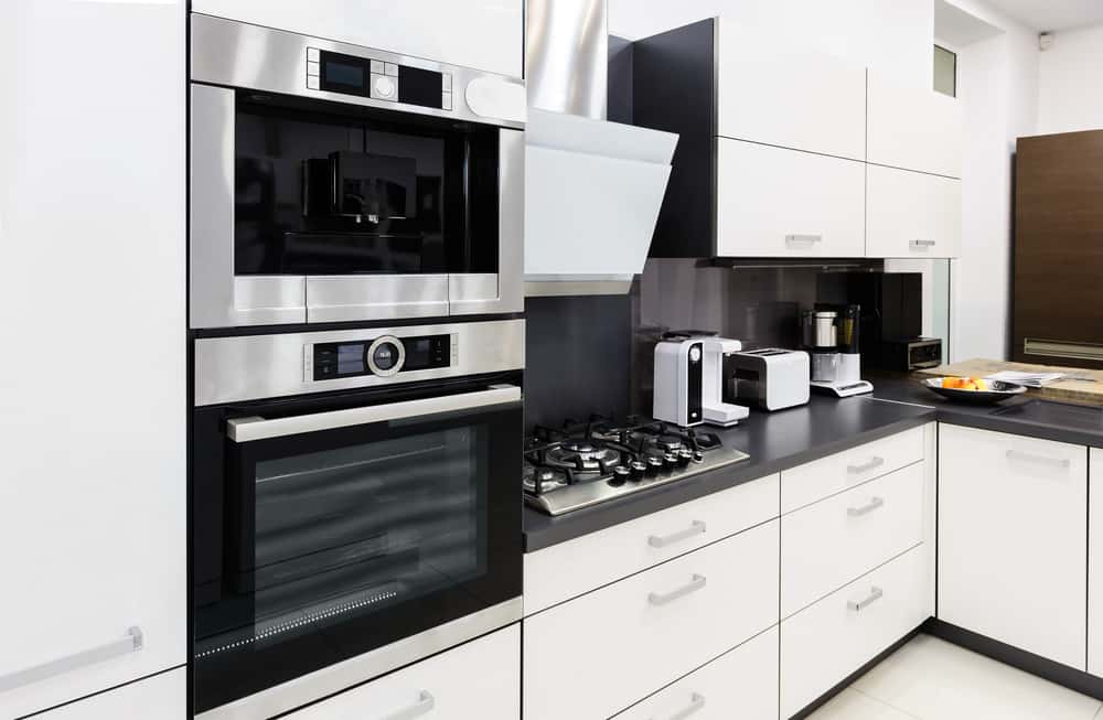 Smart kitchen vastu tips appliance setup with built-in oven and chimney