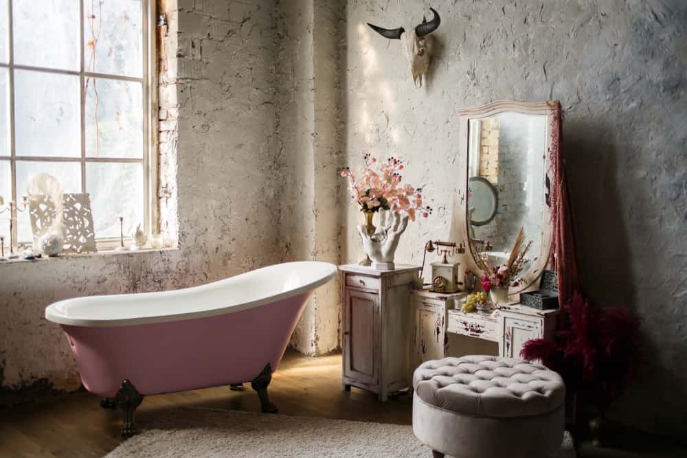retro style royal bathroom