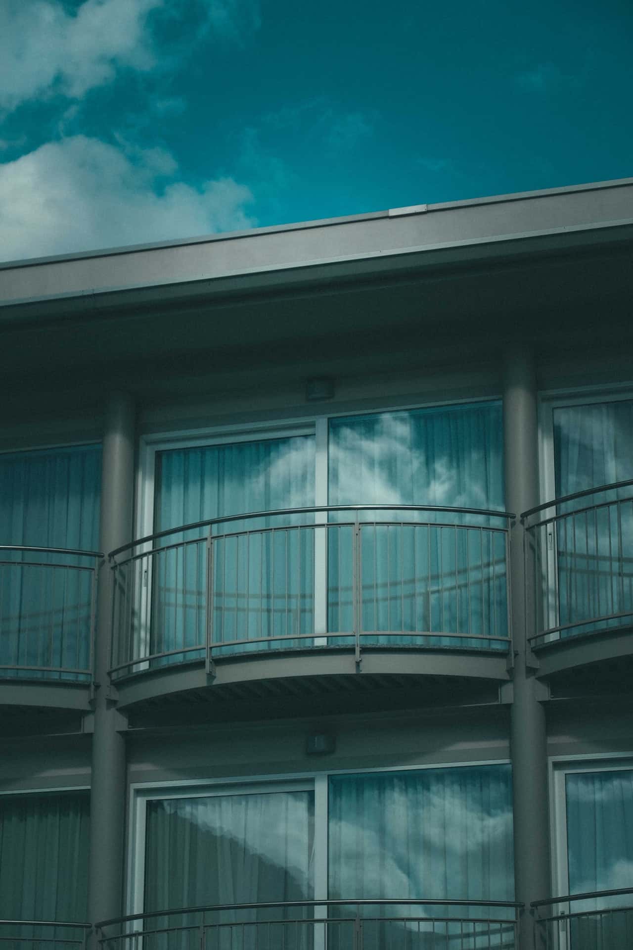 curved steel railing design