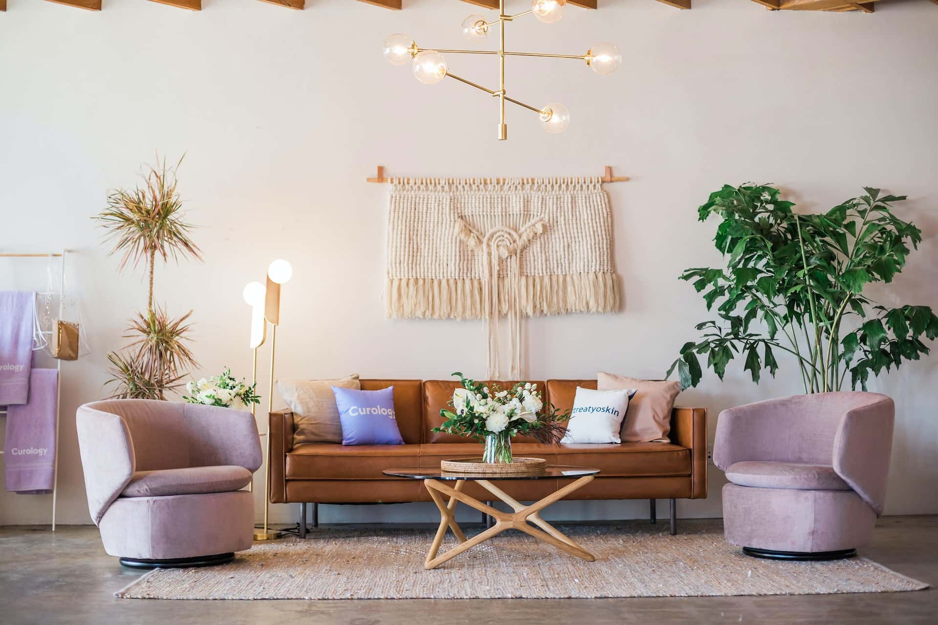 Modern free interior design online courses vibe with cozy lounge inspiration
