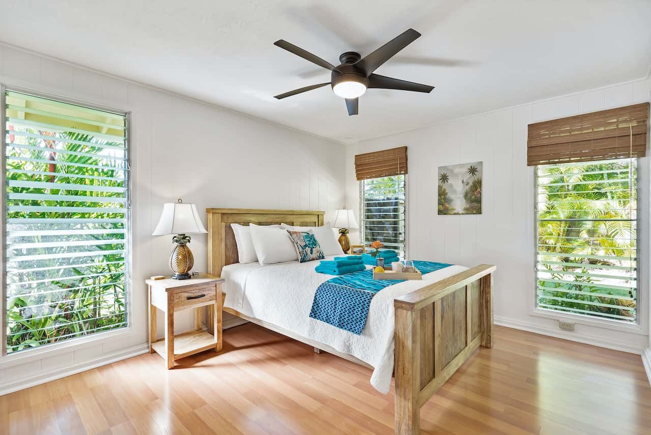 Tropical ceiling lights without false ceiling in island guest room