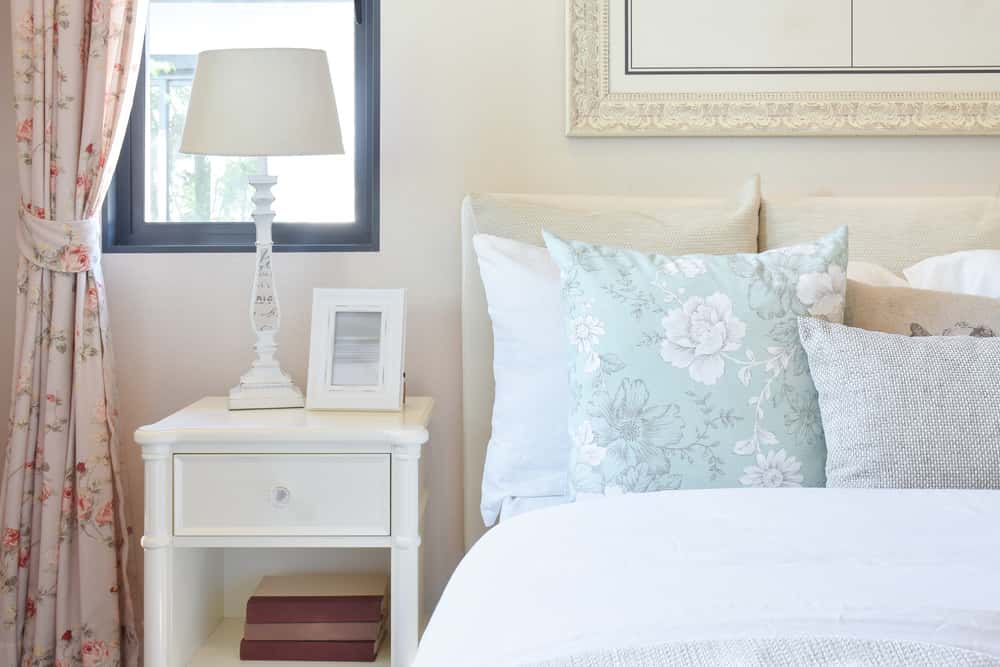 Vintage bedroom accessories 