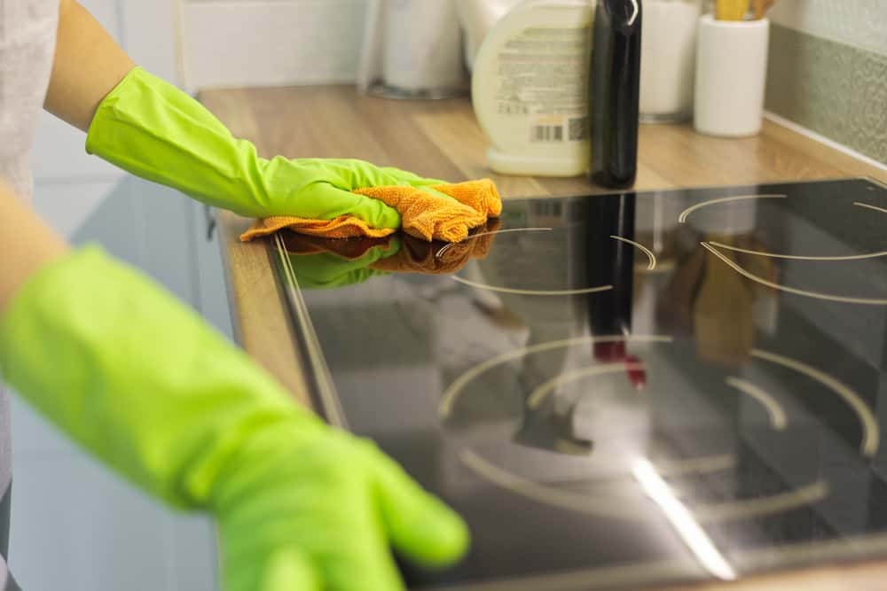cleaning kitchen hobs