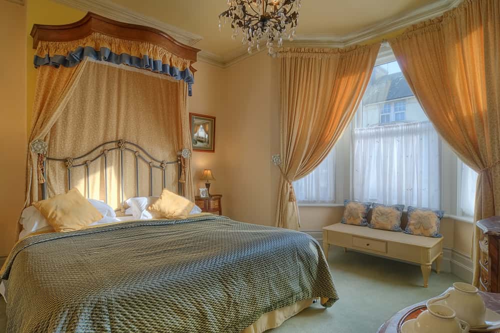 victorian window drapes and curtains