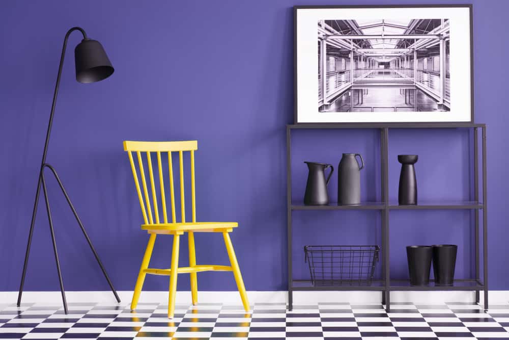 solid colour blocked wall in veri peri