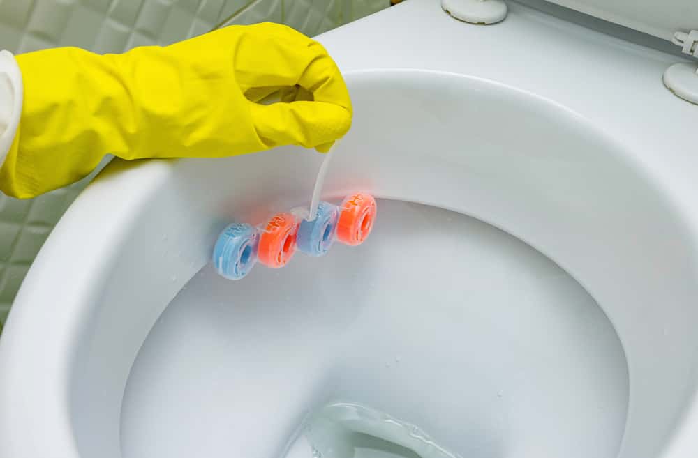 bathroom deep cleaning 