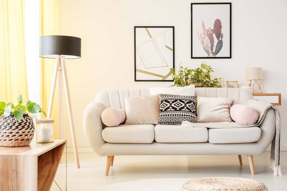 mixing different size sofa pillow