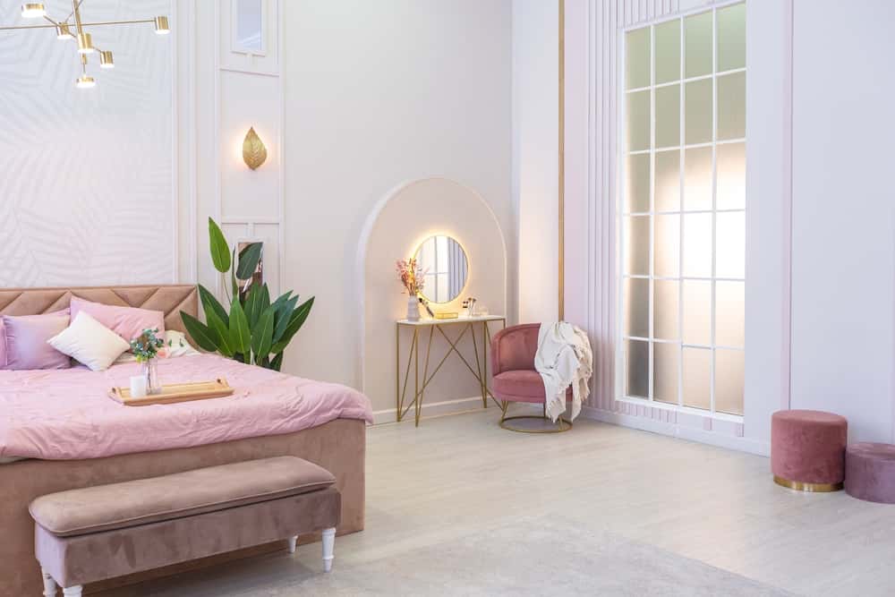 light color guest bedroom