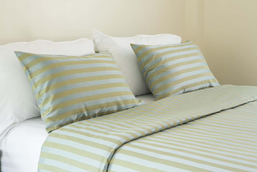 minimalist ideas for small guest room
