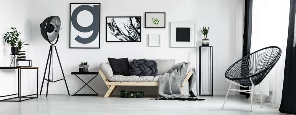 Minimalist colour combinations with black in a white-themed interior