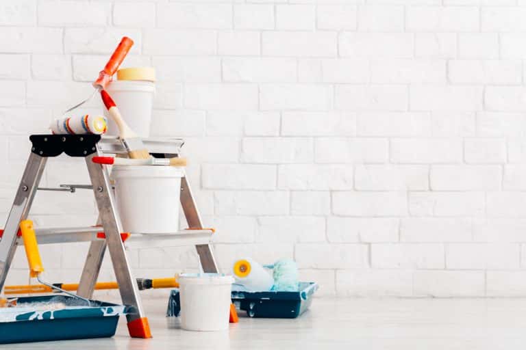 Painting how to hide wall seepage using tools and white finish coat