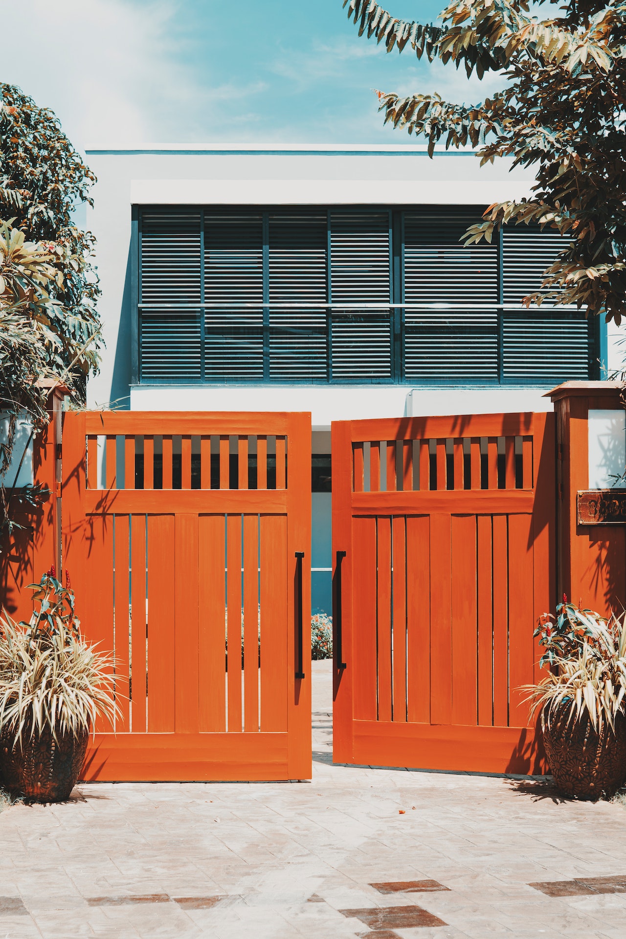 different front door design mechanisms