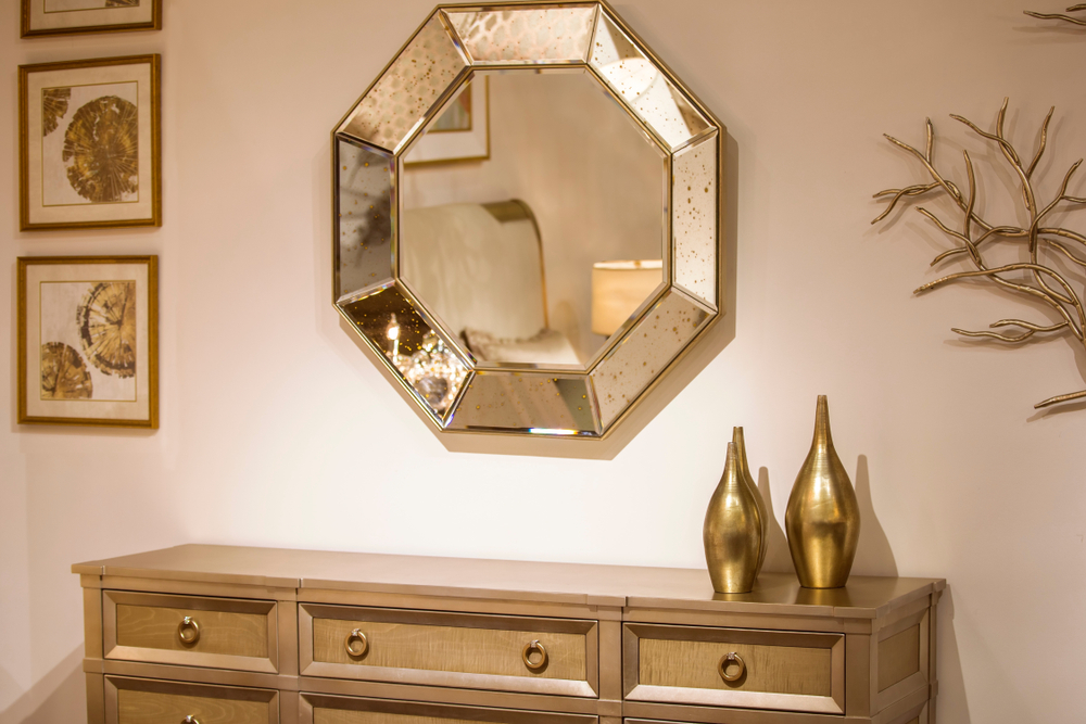 Elegant octogonal mirror