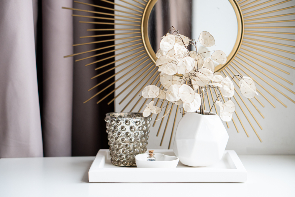 Golden spokes around round mirror