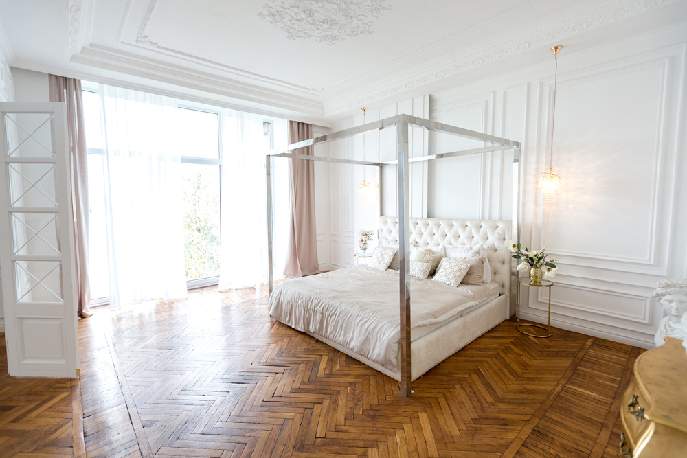 Four-poster bed