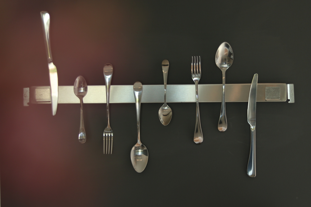 magnetic silverware stand
