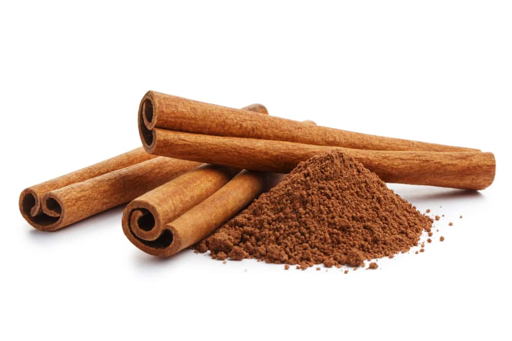 Cinnamon sticks and ground cinnamon – Natural spice to deter ants and insects