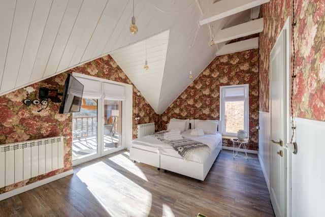 Bedroom Floral Wallpaper Ideas