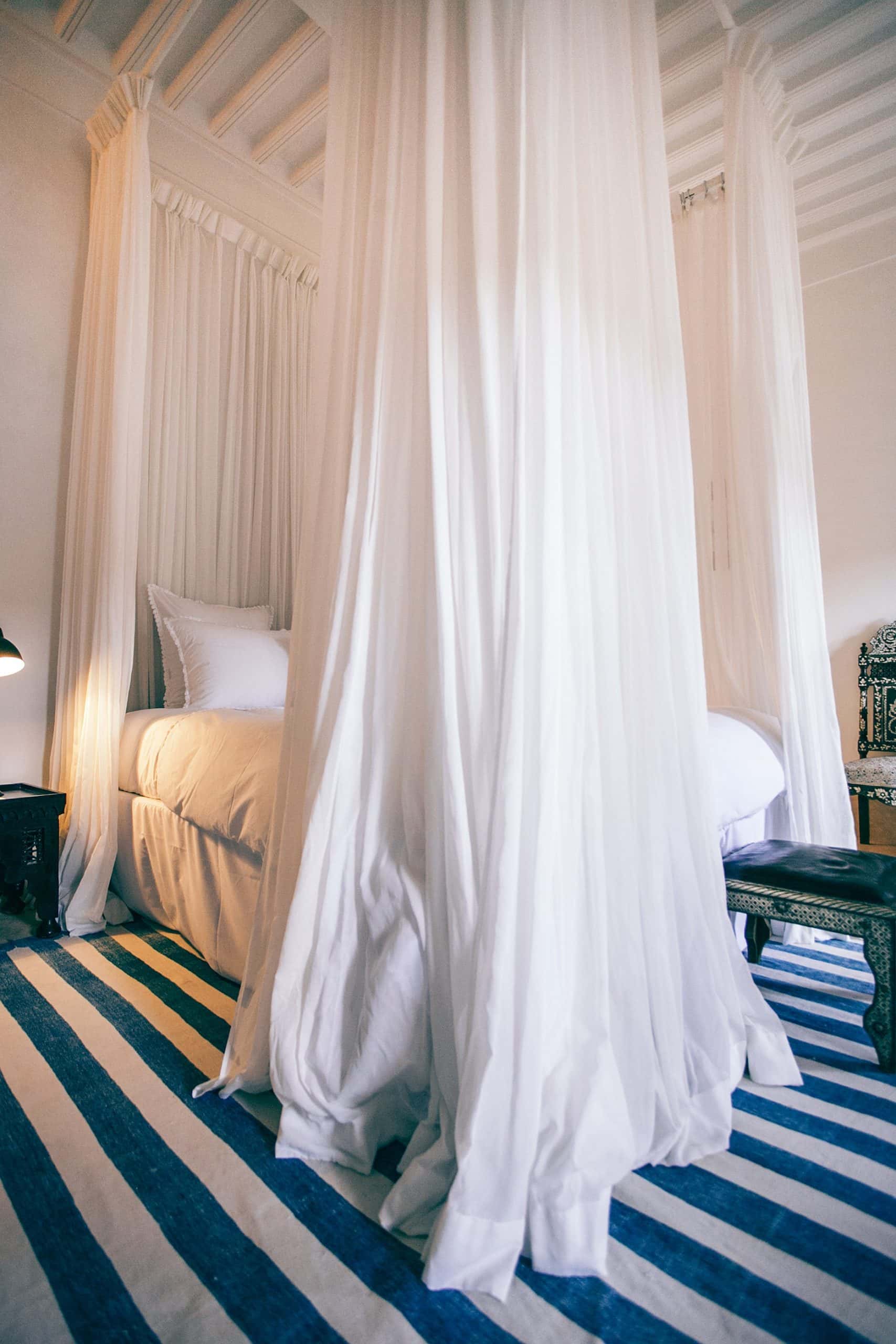 Canopy Corner Bed