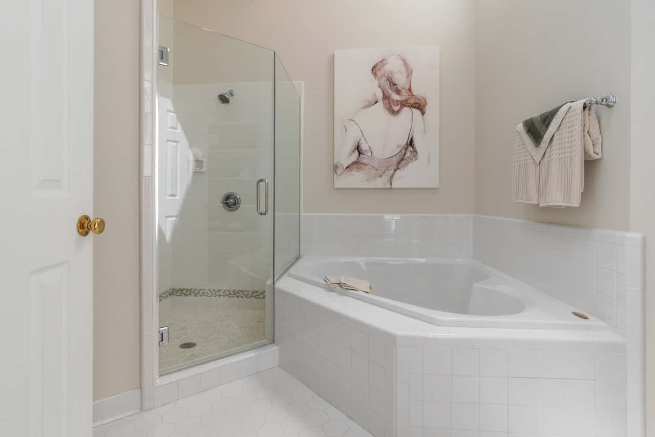 modern bathroom design with bathtub