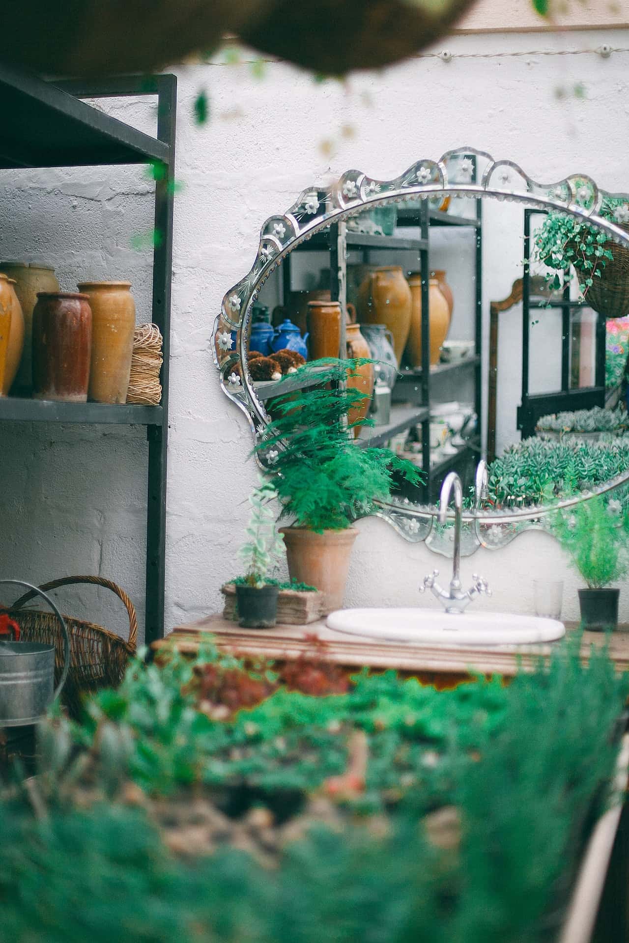 Outdoorsy Dining Area Wash Basin Design