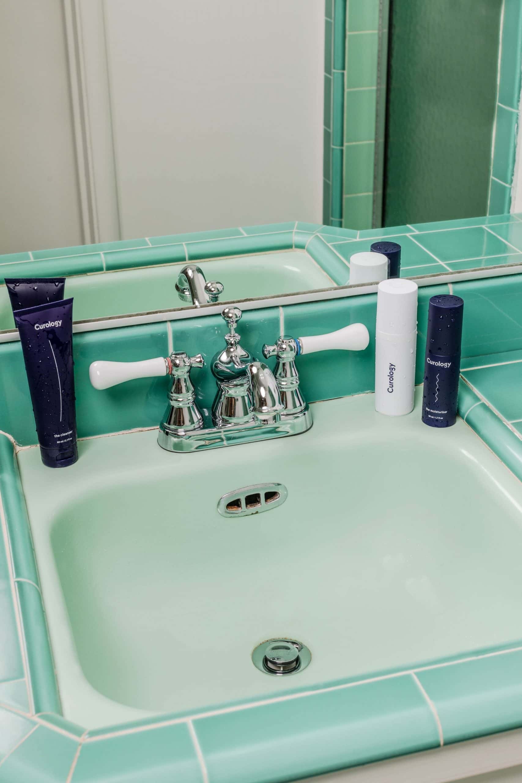 Pastel Dining Room Wash Basin