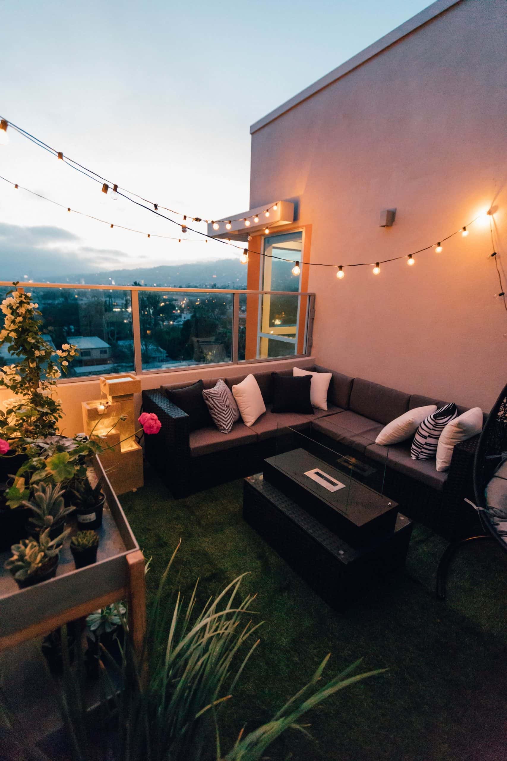 patio decor with artificial grass