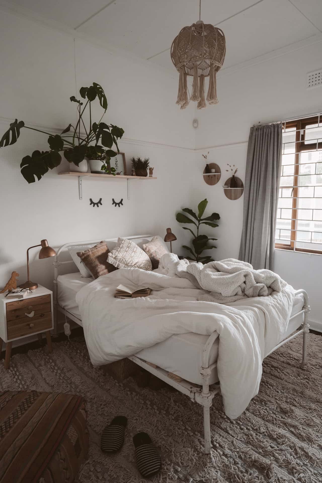 Simple Bedroom Decorating Ideas