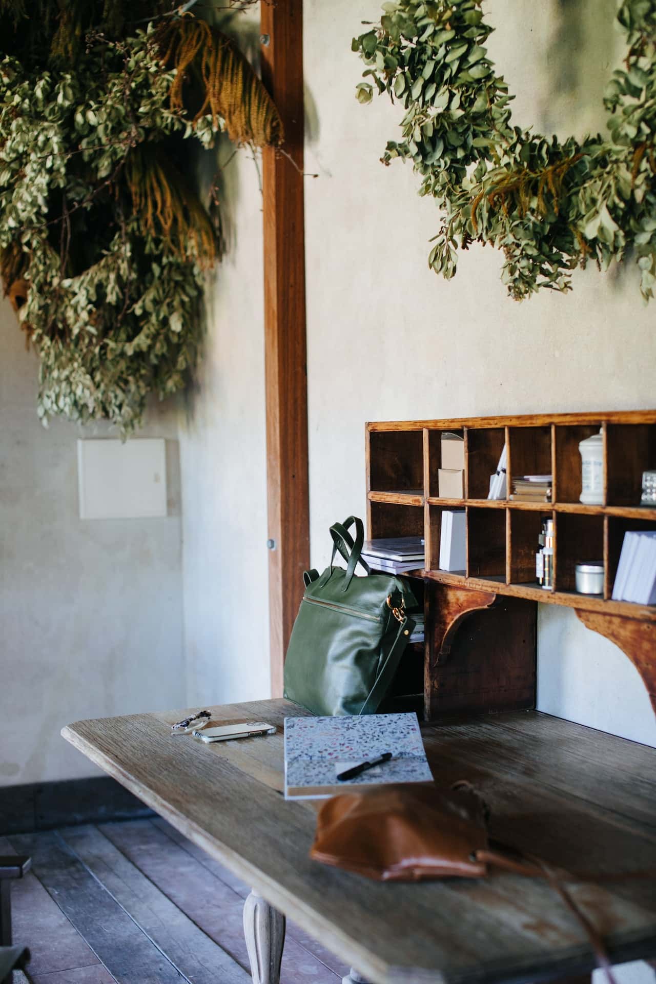 Table-Top Wall Shelf Design