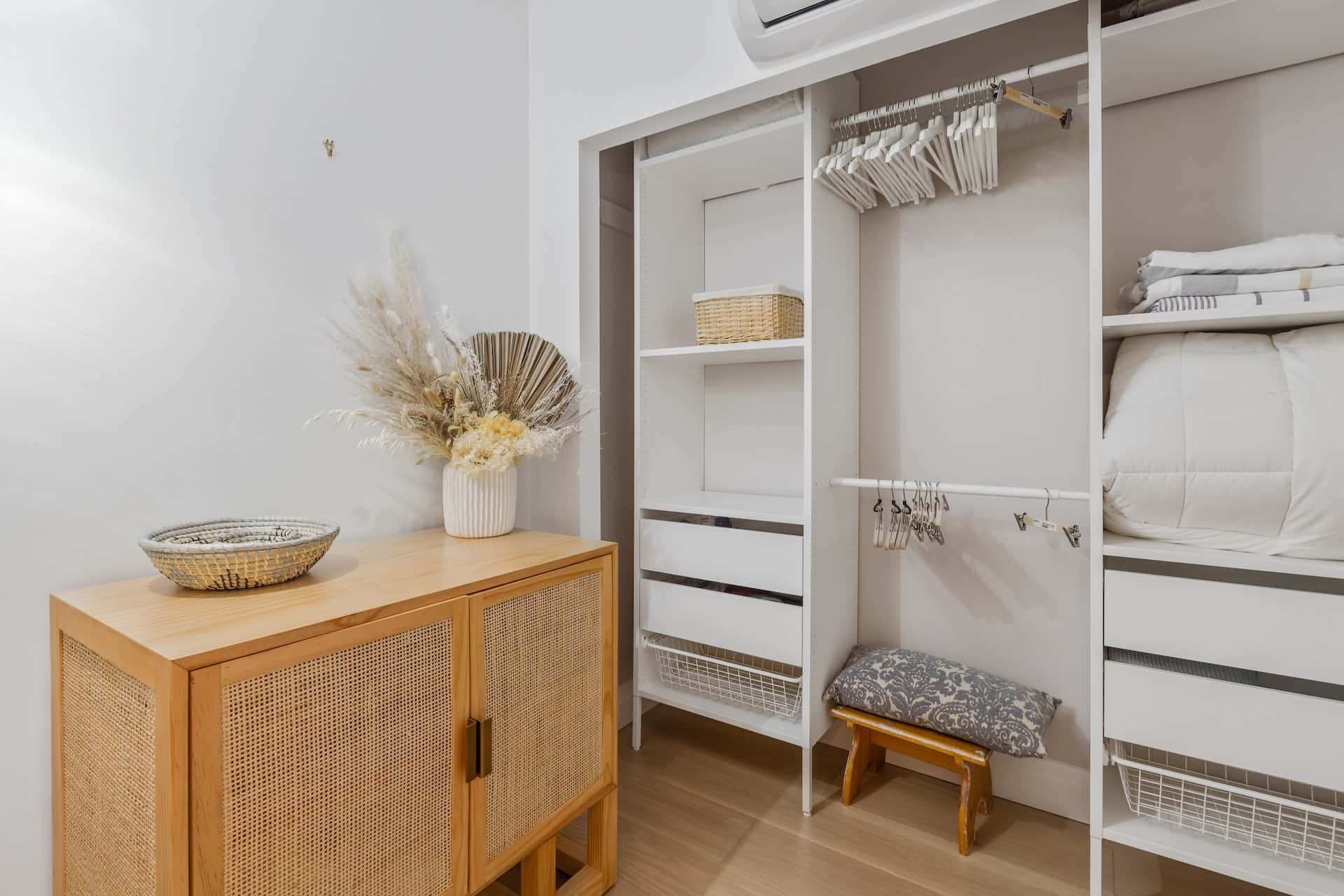 trendy quintessential white wardrobe