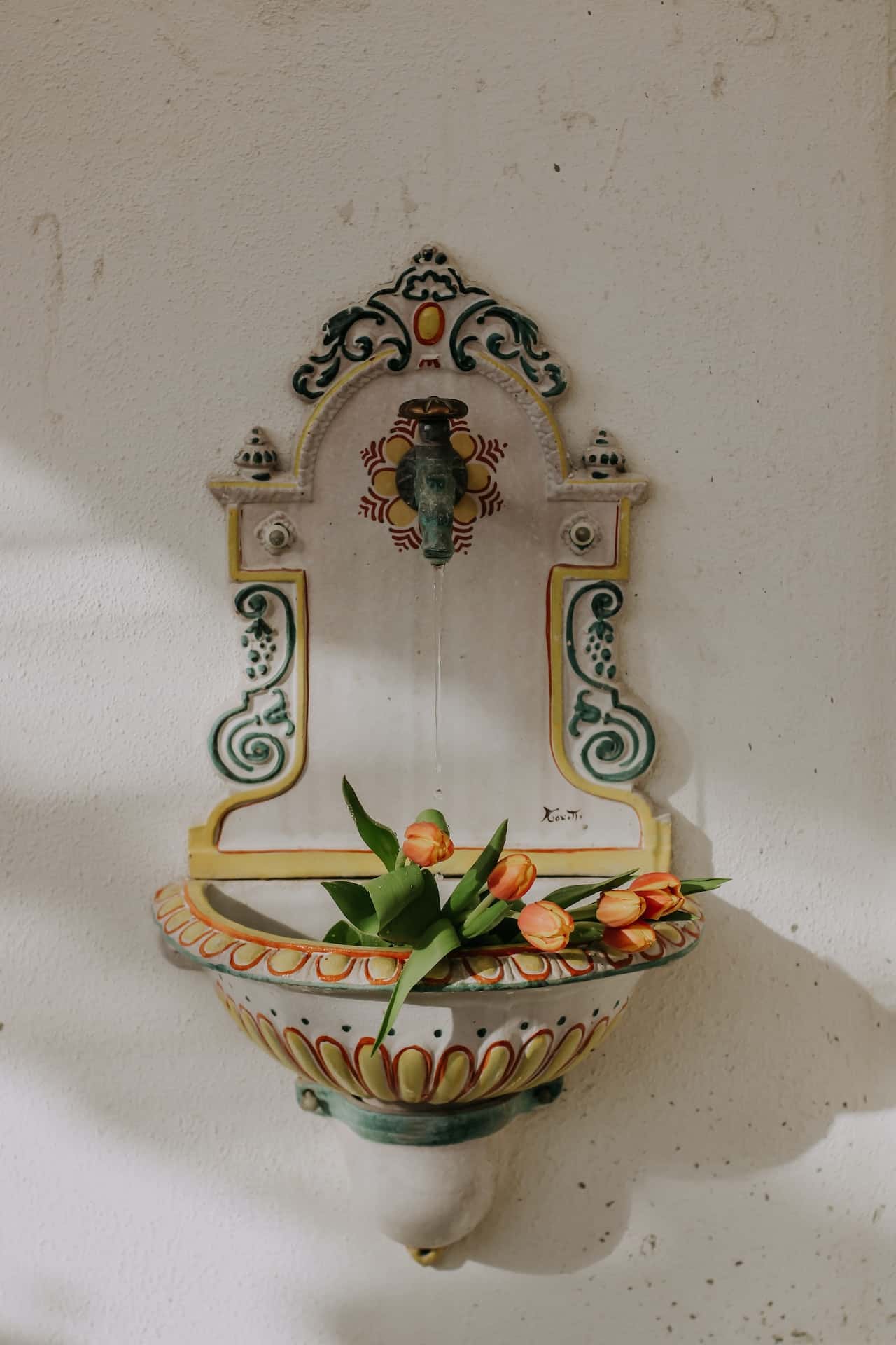 Vintage Wash Basin in Dining Area