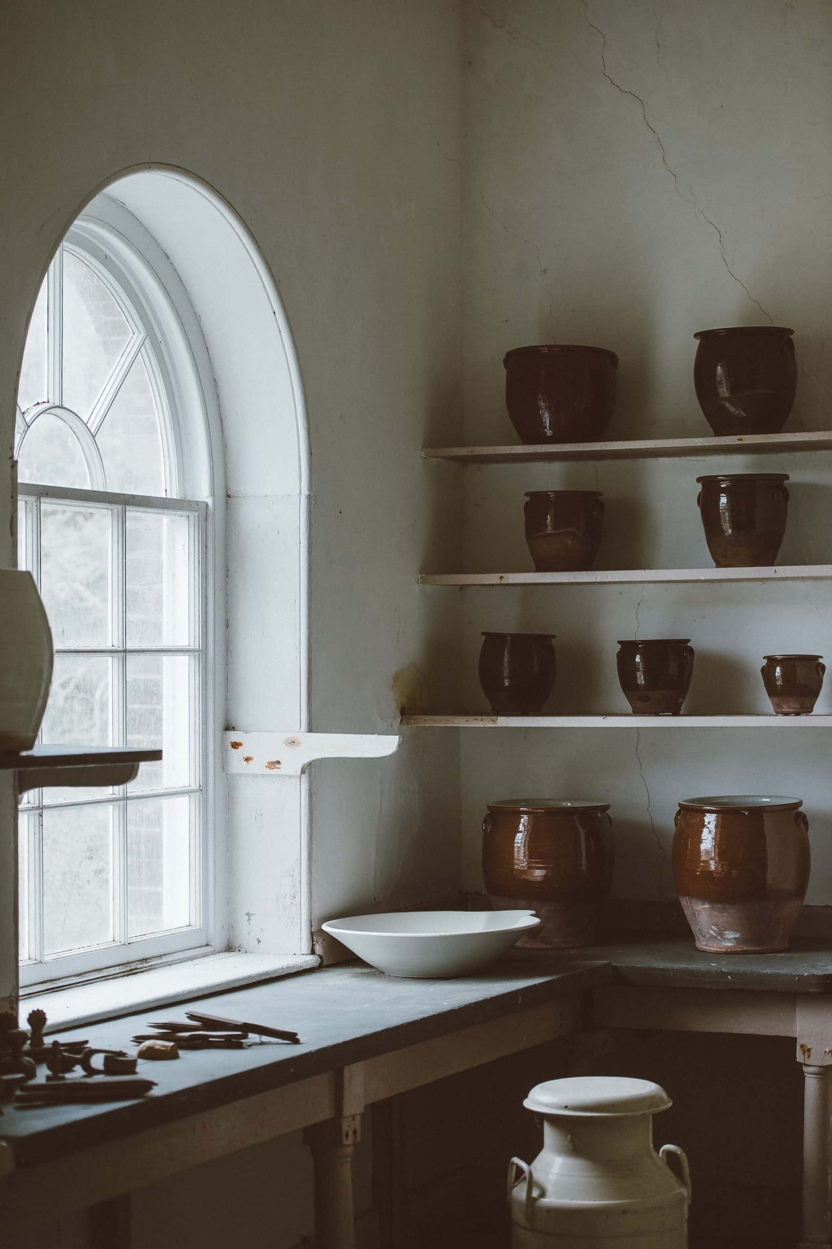 arch window design in the kitchen