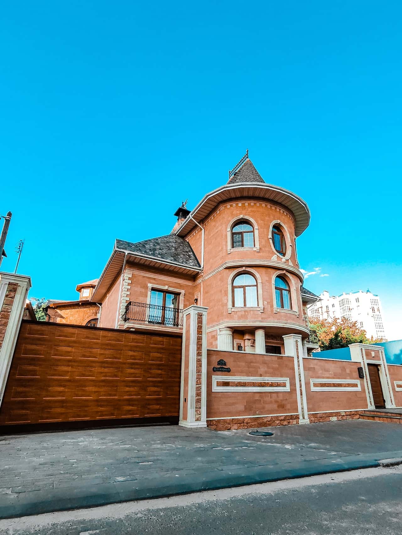 automatic wooden gate