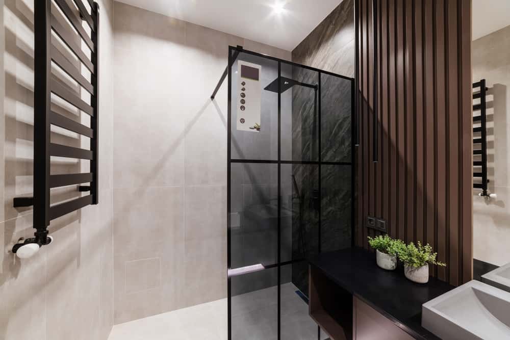 Black Glass Half-Partition Door Design