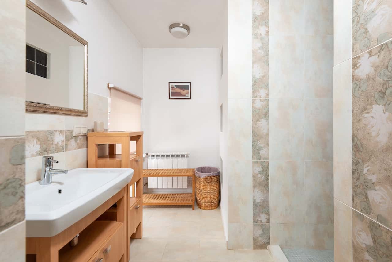 ceramic wash basin