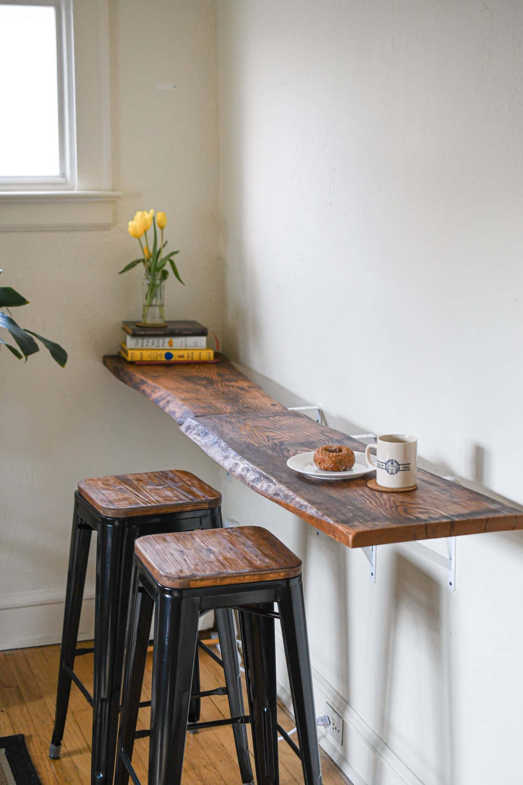 Minimal standard kitchen size layout with rustic wooden breakfast nook