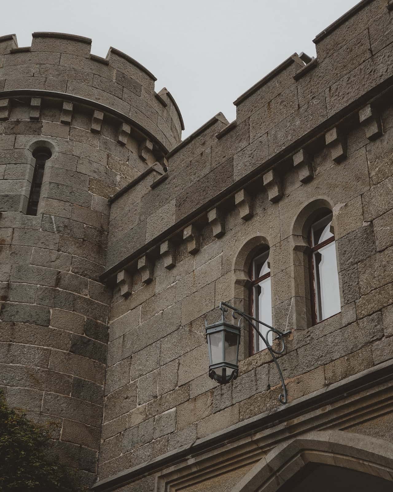 embattled parapet design