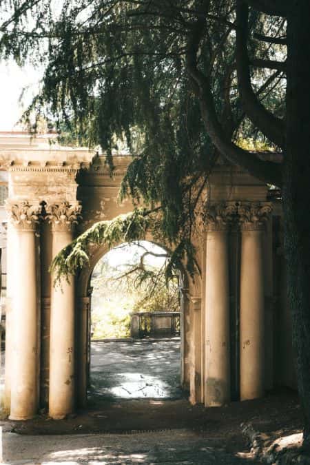 14 Magical Entrance Arch Designs That Elevate Home Décor