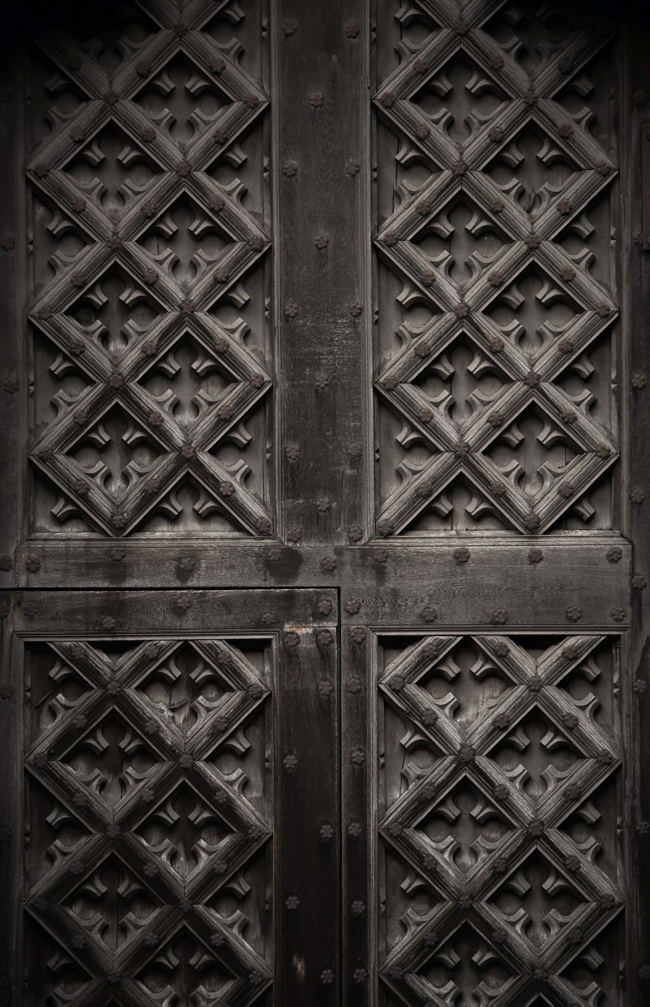 floral maze style wood carving design for the main door