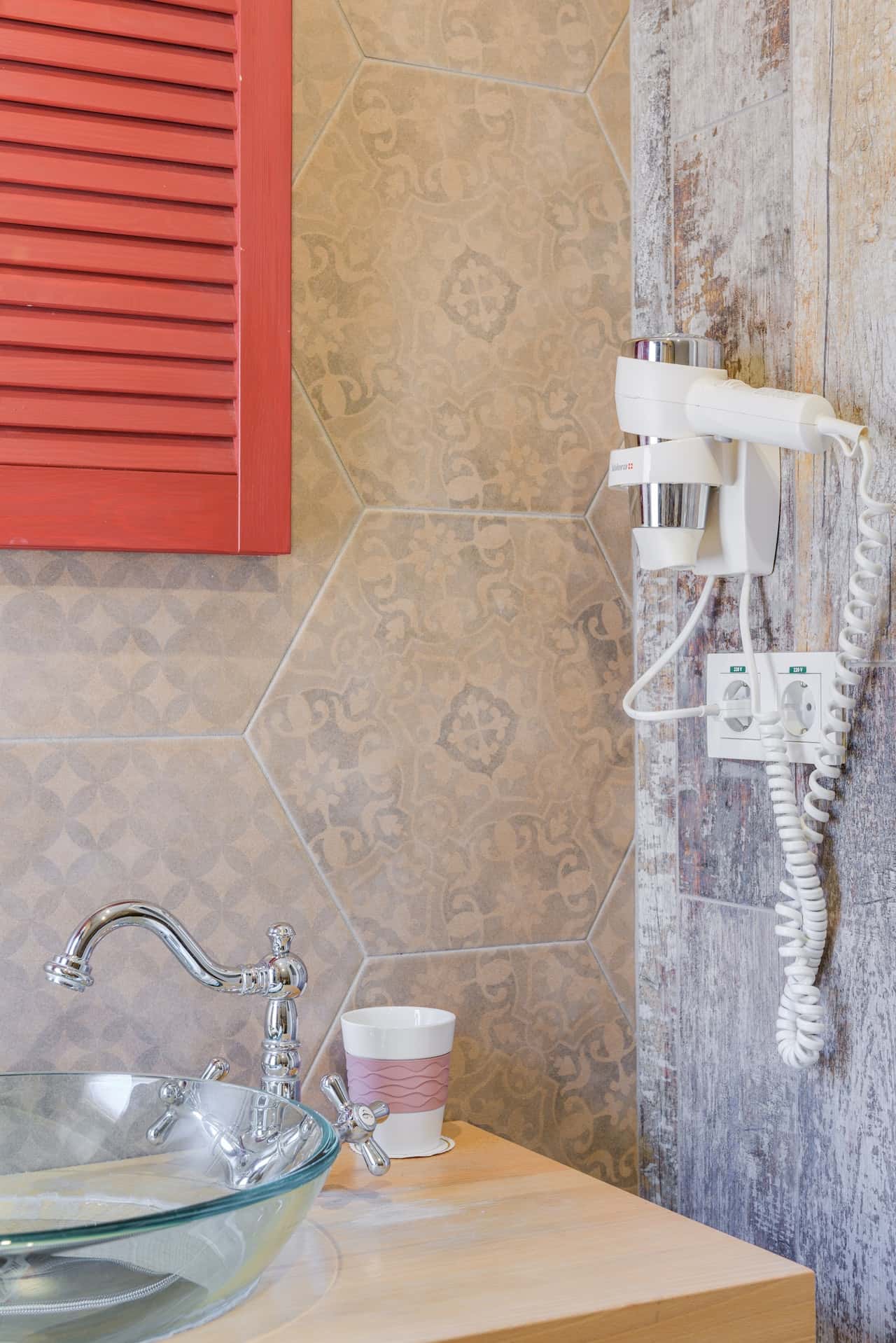 glass wash basin