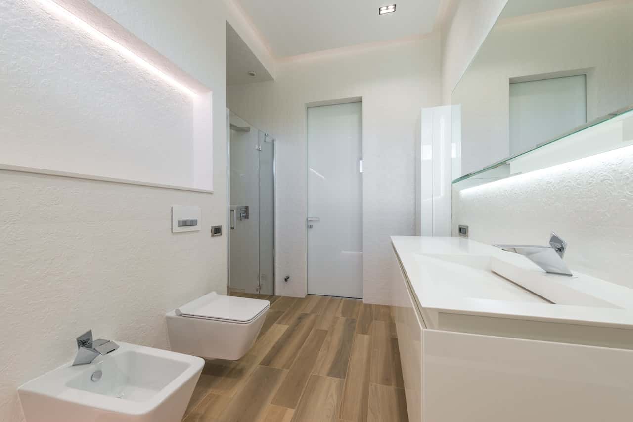 greece-style bathroom with mirror and lights
